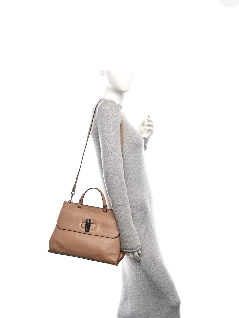 ❤️GUCCI
Cellarius Calfskin Small Bamboo Daily Top Handle Bag Hibiscus beige.